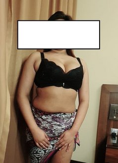 T Op Pak & I Ndian Escort Models - puta in Sharjah Photo 1 of 5