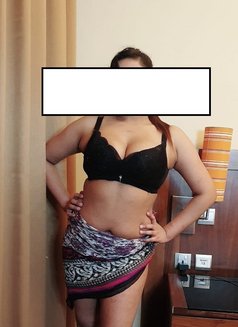 T Op Pak & I Ndian Escort Models - puta in Sharjah Photo 3 of 5
