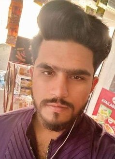 Aryan - Acompañantes masculino in Lahore Photo 1 of 7