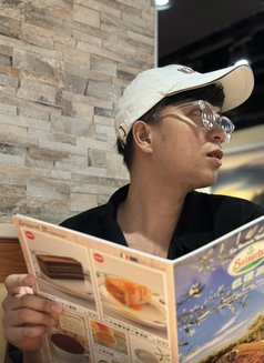 Taiwan Cute Guy - Male escort in Taipei Photo 1 of 6