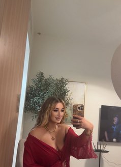 Roze - escort in Dubai Photo 5 of 9