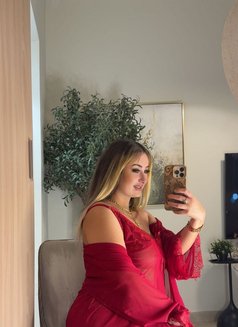 Roze - escort in Dubai Photo 6 of 9