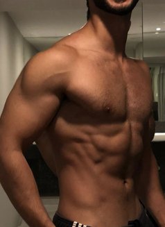 Talal Big - Acompañantes masculino in Dubai Photo 2 of 3