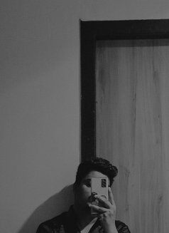 Talha Arab - Acompañantes masculino in Ahmedabad Photo 1 of 3