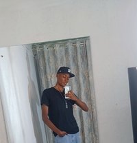 Taller - Acompañantes masculino in Nairobi