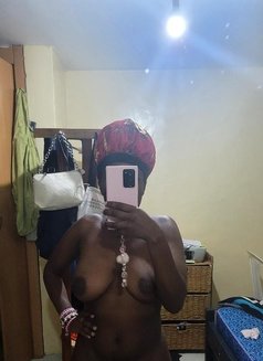 Tally - escort in Nairobi Photo 1 of 9