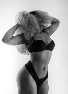 Tally - escort in Nairobi Photo 2 of 9