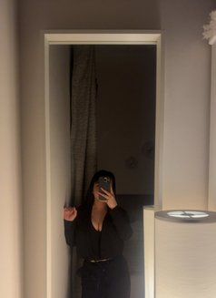 Tamara - escort in Doha Photo 2 of 3