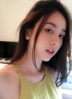 Elisa - escort in Surabaya Photo 5 of 5