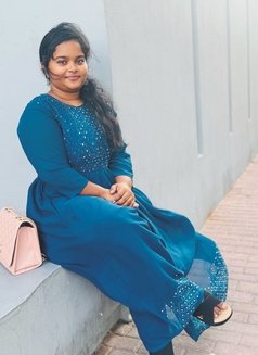 Tamil 24yr Young South Girls - puta in Dubai Photo 2 of 2