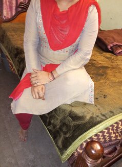 Tamil Young College Girl in Chennai - escort in Chennai Photo 1 of 4