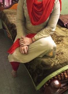 Tamil Young College Girl in Chennai - escort in Chennai Photo 2 of 4