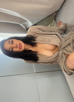 Tana - masseuse in Paris Photo 13 of 14