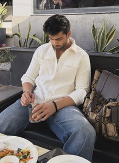 Tanay - Acompañantes masculino in Dubai Photo 1 of 3