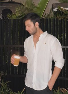 Tanay - Acompañantes masculino in Dubai Photo 2 of 3
