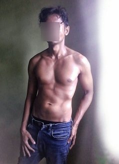 Passionate about Cunilingus - Male escort in Colombo Photo 2 of 5