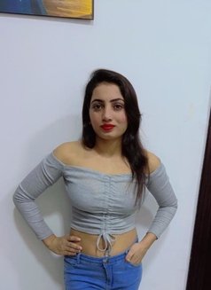 Tania - puta in Dubai Photo 2 of 4