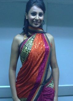 Tania - escort in Singapore Photo 1 of 1