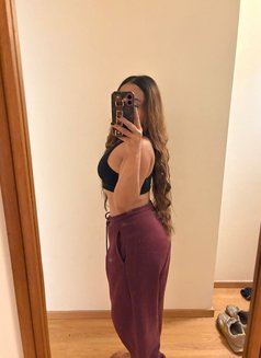 Tanish Singh - escort in Hyderabad Photo 2 of 7