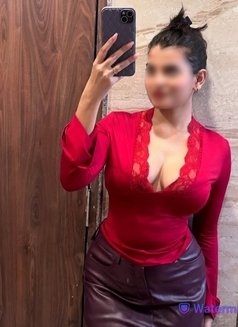 Tanisha Sharma Escort - puta in Hyderabad Photo 1 of 3