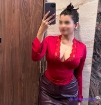 Tanisha Sharma Escort - puta in Hyderabad Photo 1 of 3