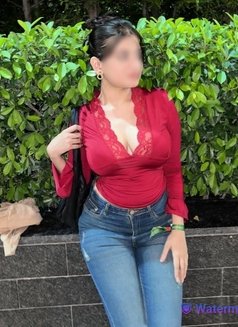 Tanisha Sharma Escort - puta in Hyderabad Photo 2 of 3