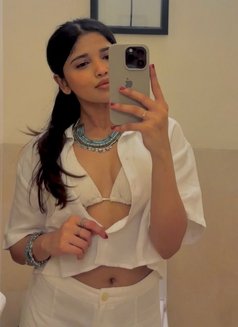 Taniya Das - puta in Visakhapatnam Photo 2 of 2