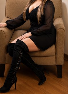 Taniya - puta in New Delhi Photo 3 of 6