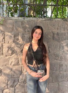 Sneha Indian Model - puta in Abu Dhabi Photo 1 of 5