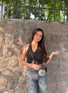 Sneha Indian Model - puta in Abu Dhabi Photo 2 of 5