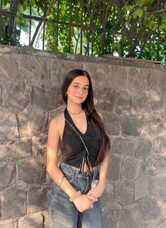 Sneha Indian Model - puta in Abu Dhabi Photo 3 of 5