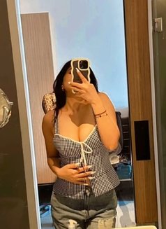 Taniya - escort in Colombo Photo 1 of 5