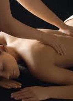Tantaric massage for ladies at your home - Acompañantes masculino in Abu Dhabi Photo 1 of 1