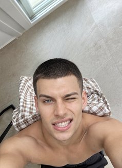 TANTRA MASSAGE - Male escort in Dubai Photo 11 of 13