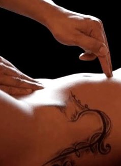 Tantra & Nuru Massage for Ladies - Eric - Male escort in Dubai Photo 9 of 11