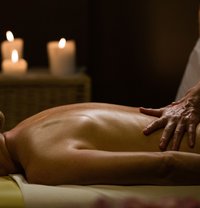 Tantra Yoni Massage - Male dominatrix in New Delhi