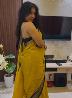 Tanu - escort in Kochi Photo 1 of 3