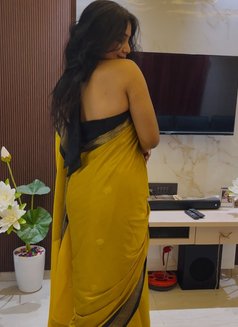 Tanu - escort in Kochi Photo 2 of 3