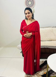 Tanu - escort in New Delhi Photo 1 of 3