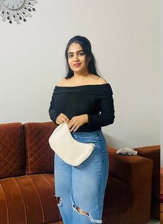 Tanu - escort in New Delhi Photo 2 of 3