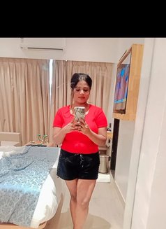 Tanu Sharma - escort agency in Noida Photo 4 of 5
