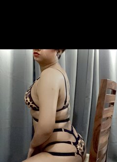 Tanu-Vers - Transsexual escort in New Delhi Photo 14 of 15