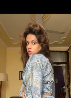 Tanu-Vers - Transsexual escort in New Delhi Photo 11 of 12