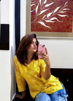 Tanu-Vers - Transsexual escort in New Delhi Photo 13 of 16
