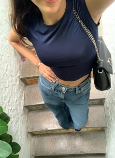 Tanvi Independent College Girl cam fun - puta in New Delhi Photo 6 of 6