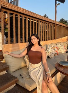 Tanvi - puta in Abu Dhabi Photo 1 of 6