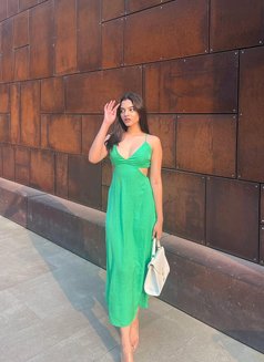 Tanvi - puta in Abu Dhabi Photo 6 of 6
