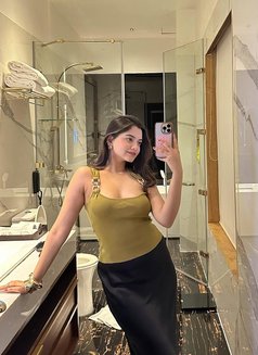 Tanvi - escort in Abu Dhabi Photo 5 of 5