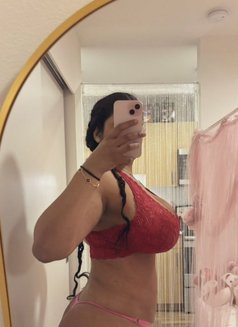 Tanvi - escort in Chennai Photo 5 of 6