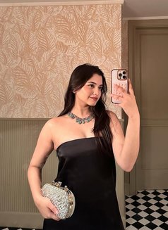 Tanvi - escort in Dubai Photo 2 of 10